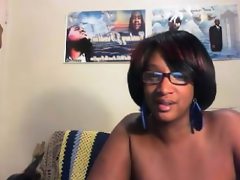Curvy ebony cocksucker indulges in some