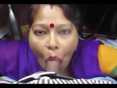 Desi aunty giving blowjob and deepthroat