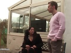 A Latin prostitute on the porch fucked a